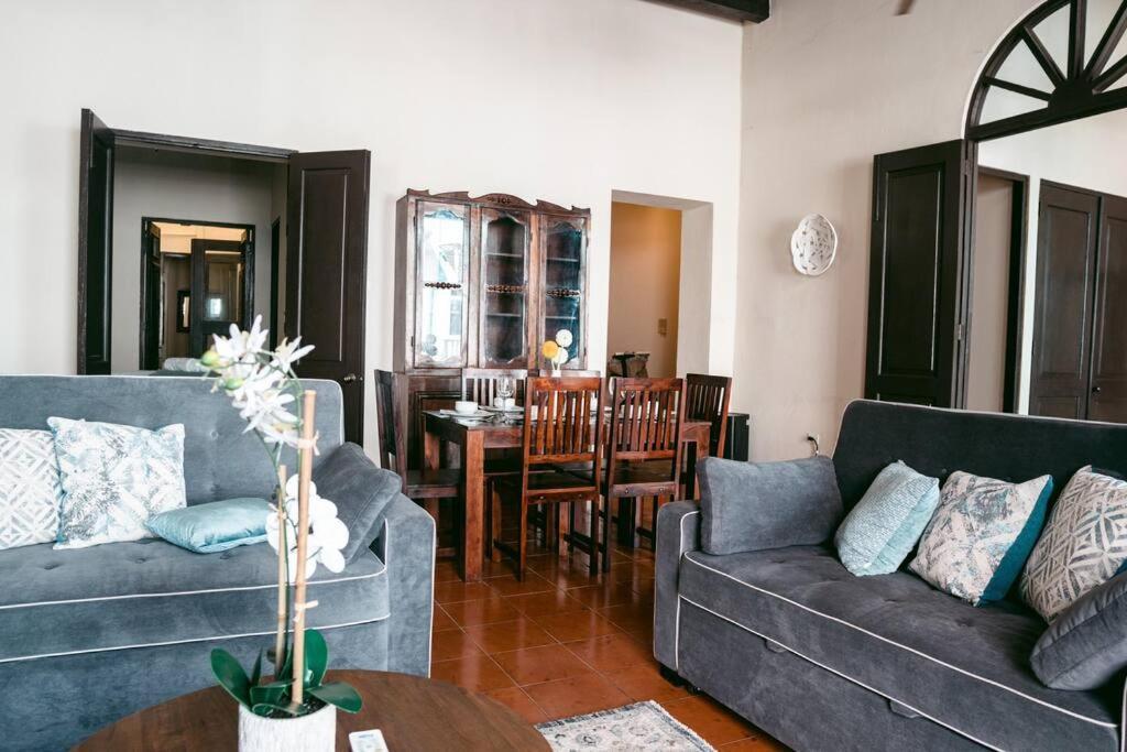 Colonial Style Apt Located In Great Location Osj Apartamento
