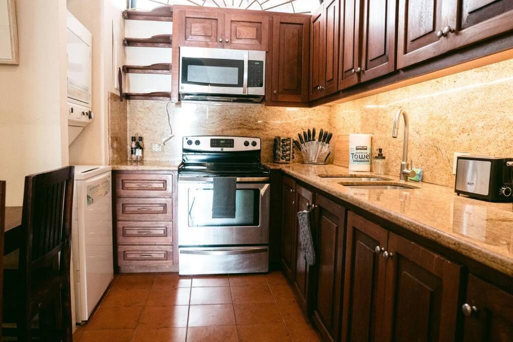 Colonial Style Apt Located In Great Location Osj