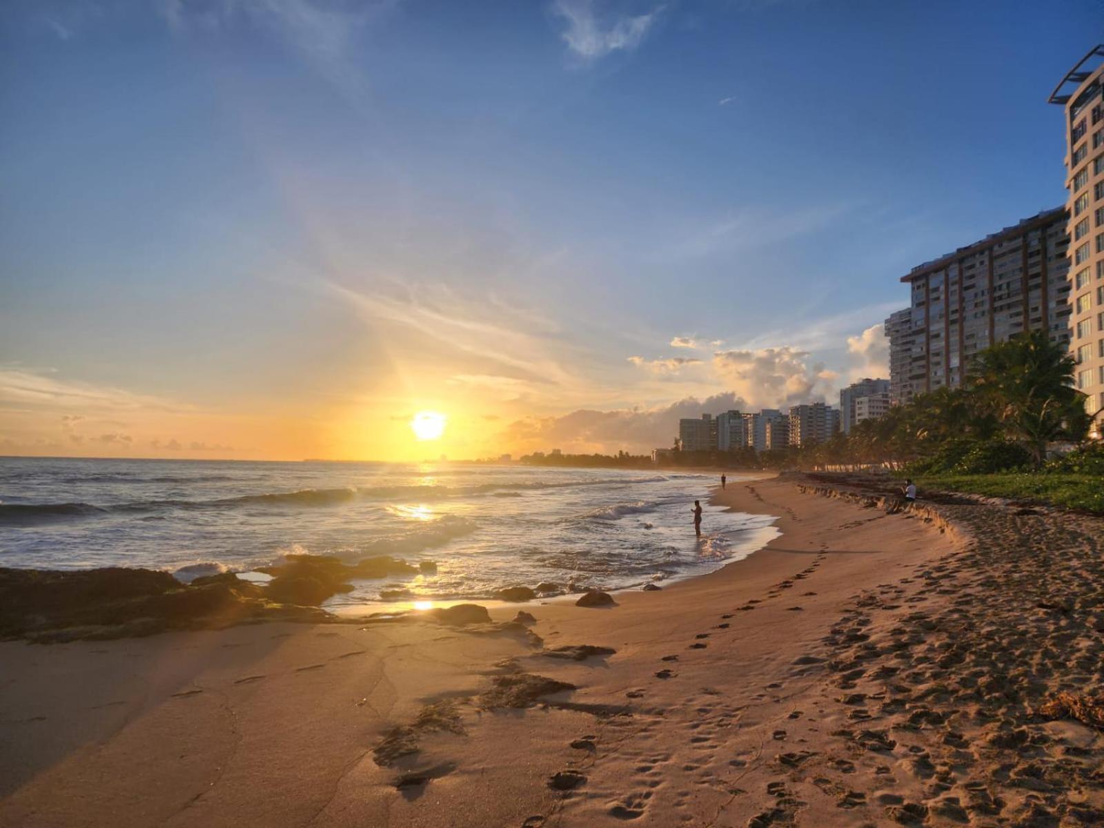 Luxurious Beachside 3-br Apartamento