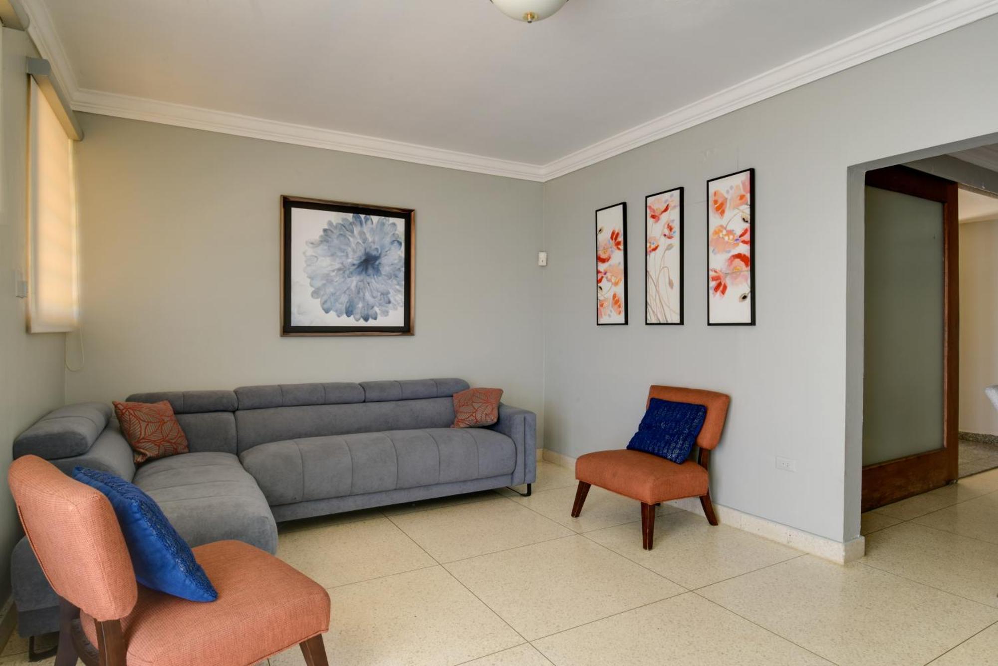 House Near With Private Pool And Deck!