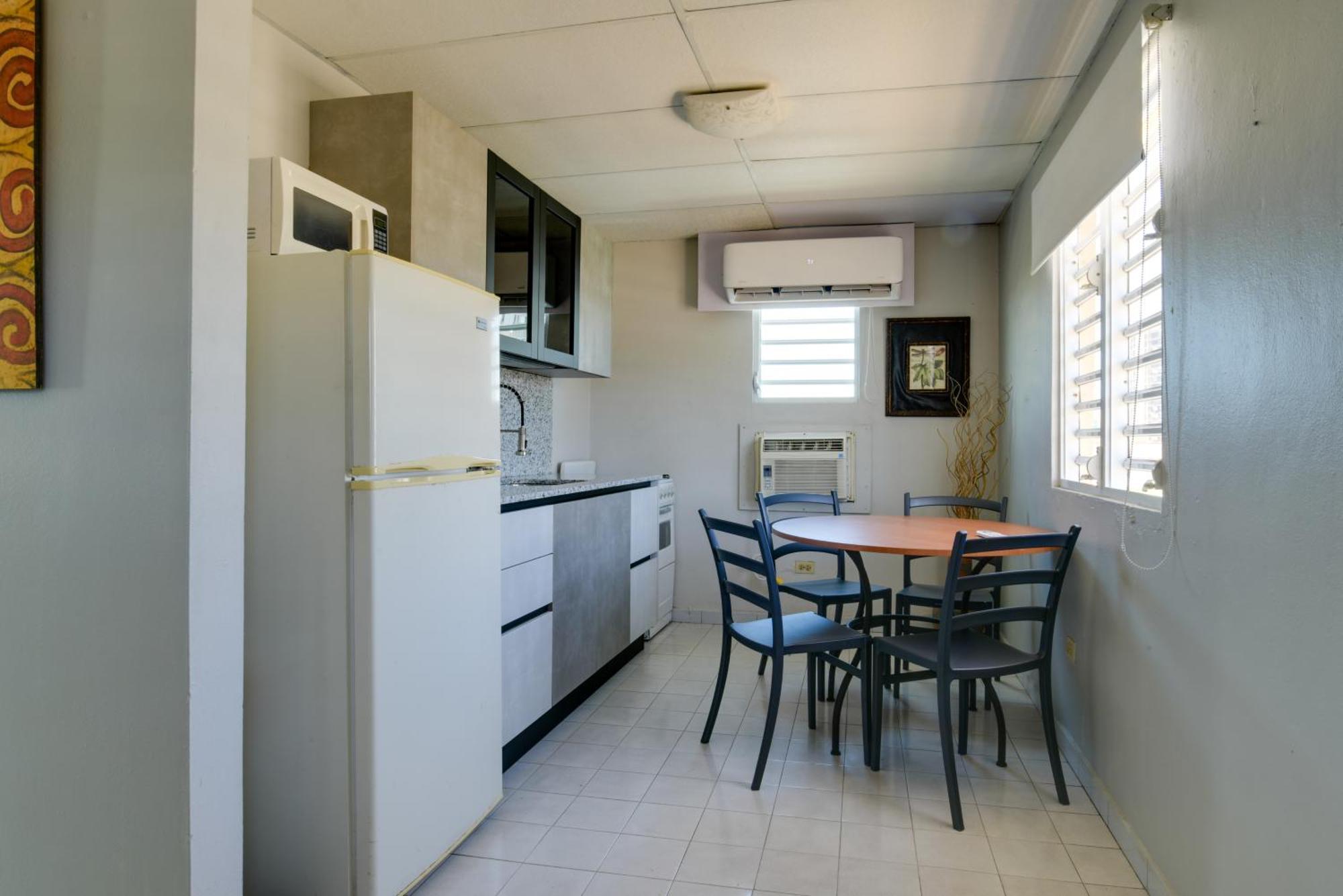 Holiday home House Near With Private Pool And Deck!