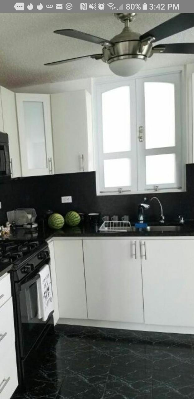 Сasa de vacaciones Black & White Comfort House *