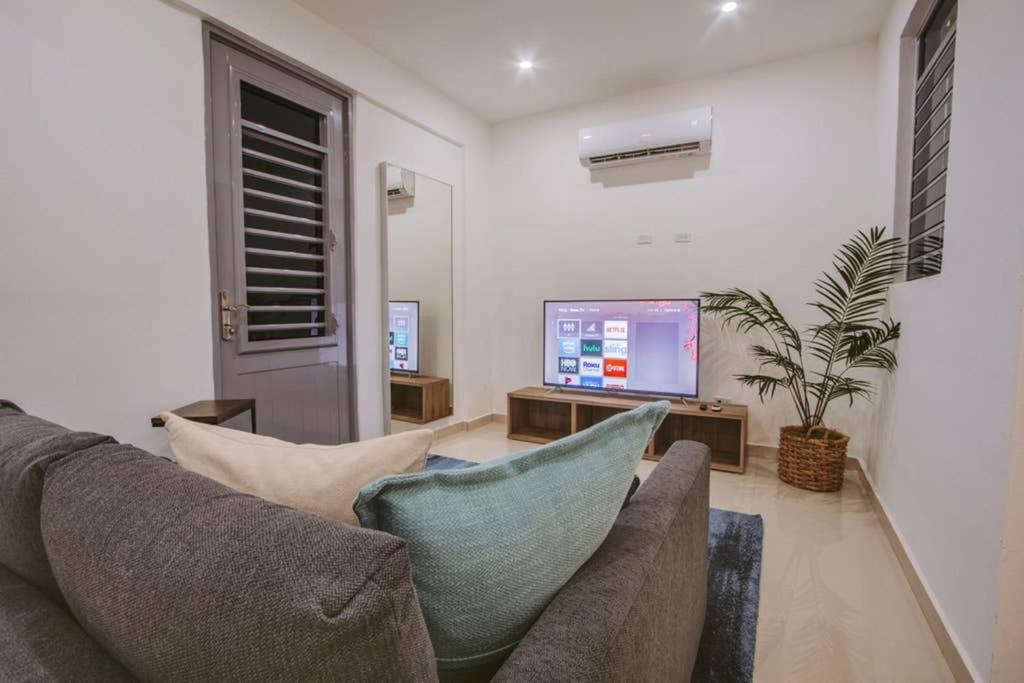Two Bedroom Apt In Old Sj Five Min Walking From The Beach - Sevilla Court I Apartamento