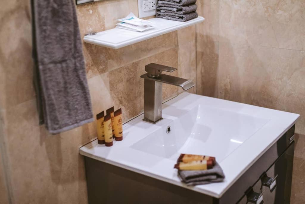 Two Bedroom Apt In Old Sj Five Min Walking From The Beach - Sevilla Court I Apartamento San Juan