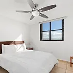Oceanview Apt With Parking And Steps To The Sand