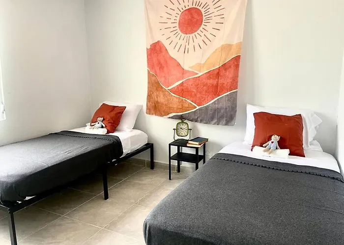 Casa Gumamela - Bright&Spacious 5-Bedroom Unit