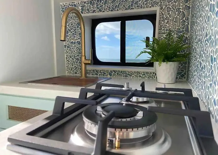 Campomar Island Getaway On Wheels