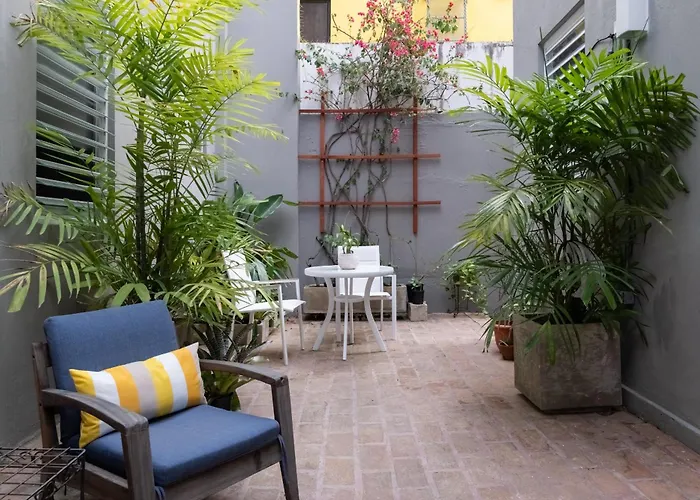Seaside Caribbean Comfort - Between Beach And City