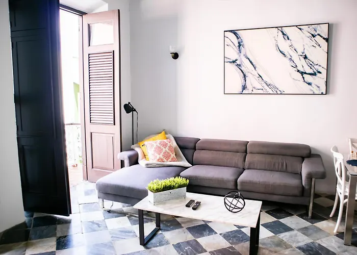 Colonial Apt With Balcony In Osj Next To San Sebastian Apt 3