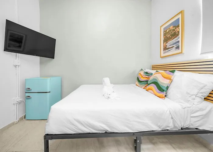 Room 2 Stylish Escape By Calle Cerra Art
