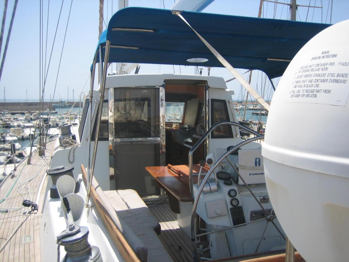 Botel Serenity Boatel In