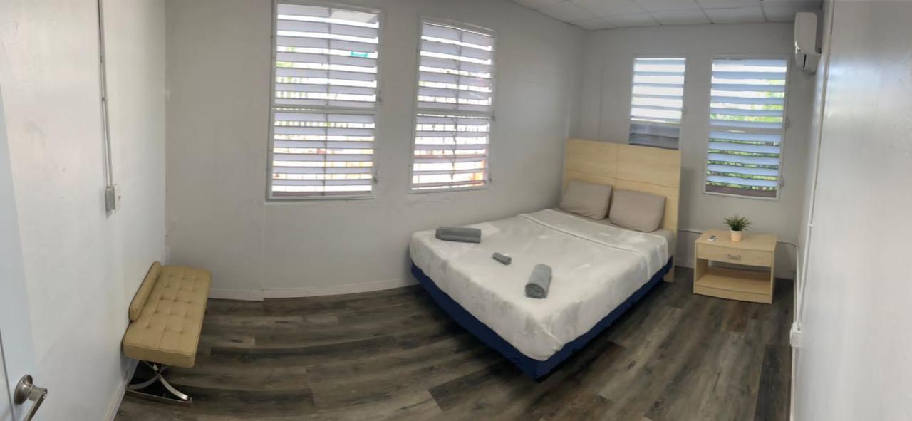 Large 9 Bedroom La Placita De Santurce By Rentalspr Guest house *