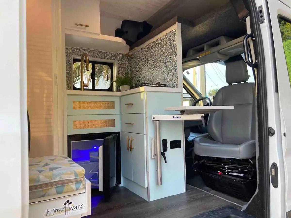 Campomar Island Getaway On Wheels *