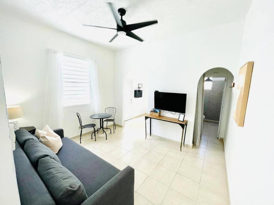 A1-cozy 1 Bed-fast Wifi, Walk To Markets, Eateries Apartment