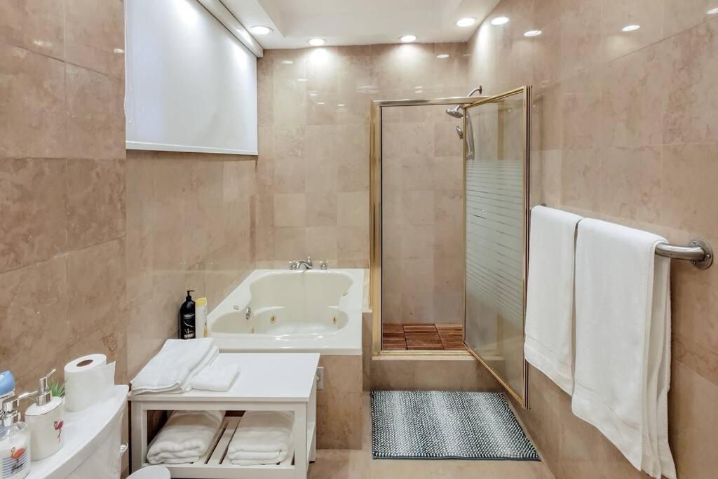 Casa Tortuga - Luxury By The & Close To All! * San Juan