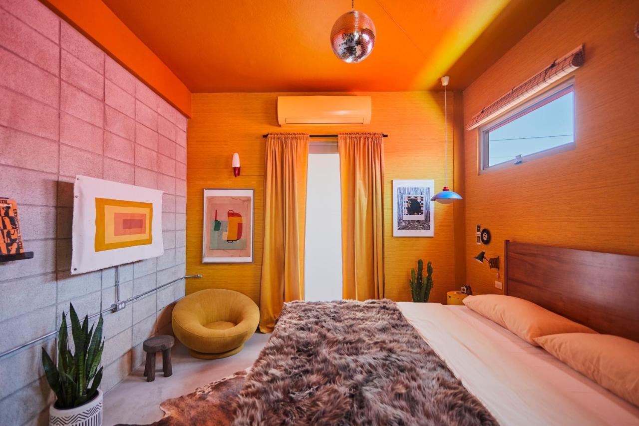 Mood Haus By Dw - 70's Retro * San Juan