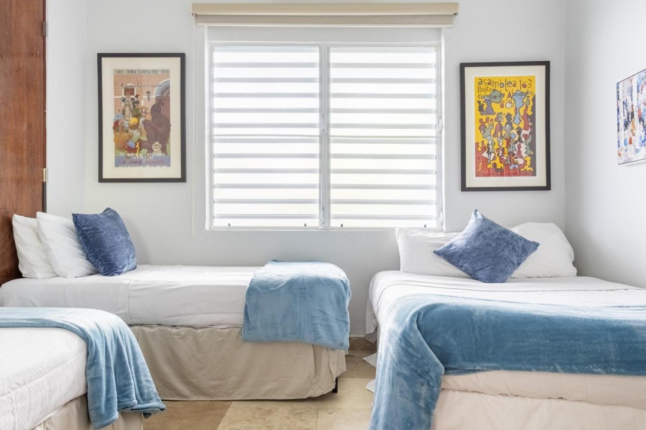 Prime Location At Condado 4br 3 Ba - 1 & 4