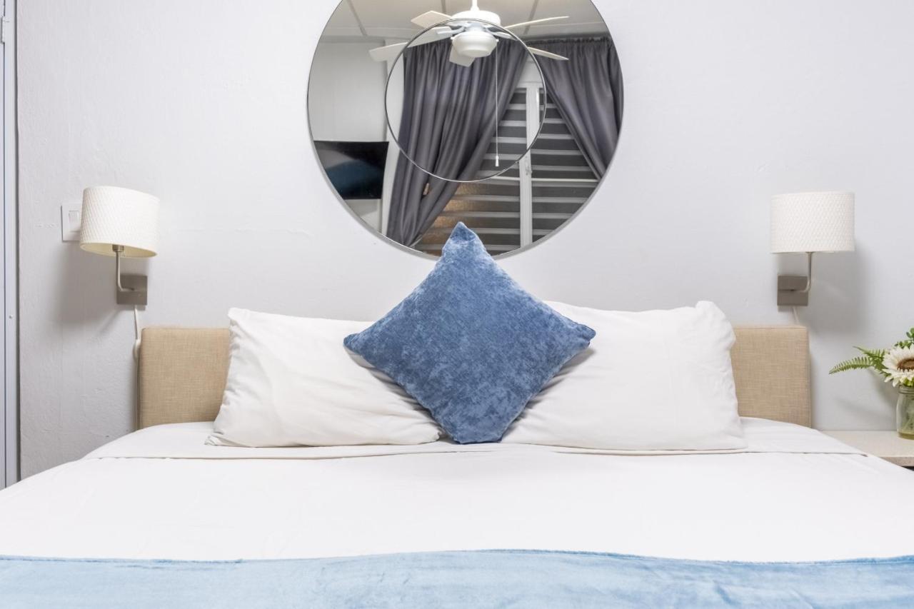 Apartment Prime Location At Condado 4br 3 Ba - 1 & 4 *