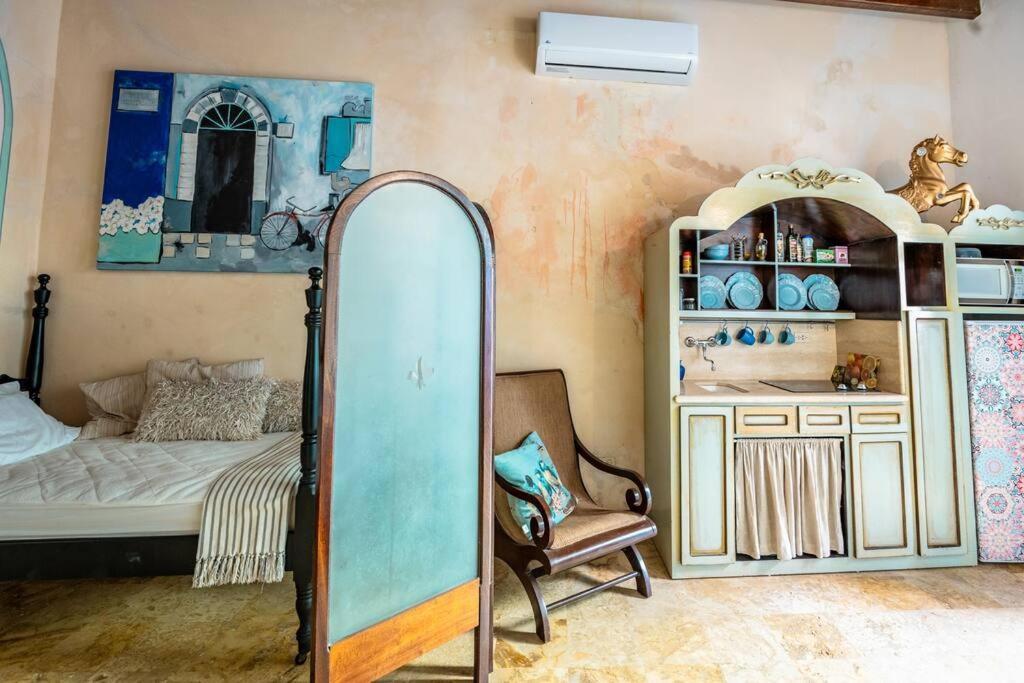 Charming Retreat In Old *