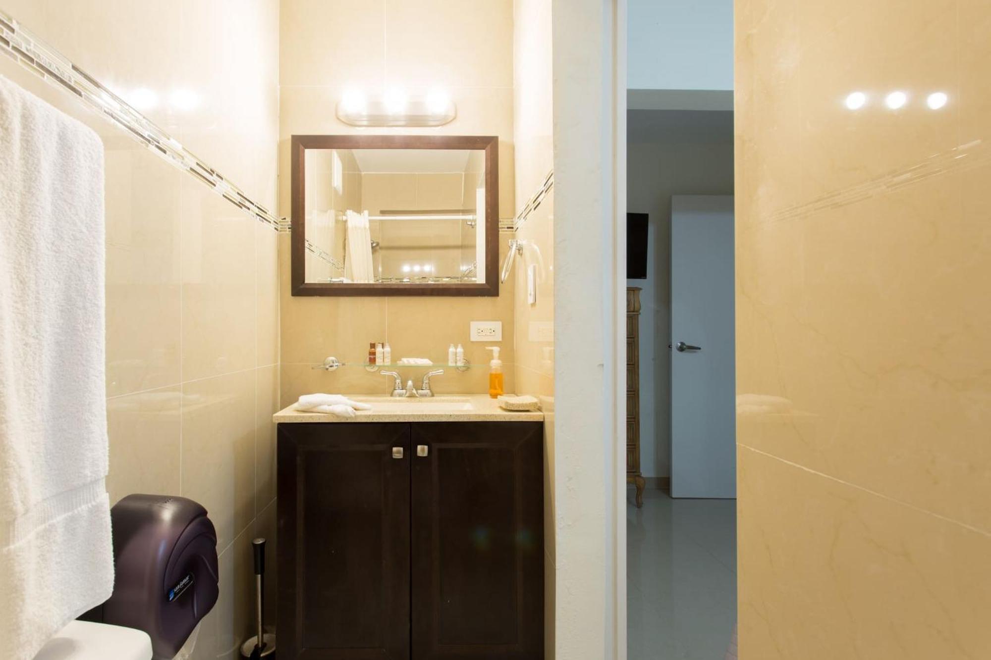 Lagoon Park Apartment *