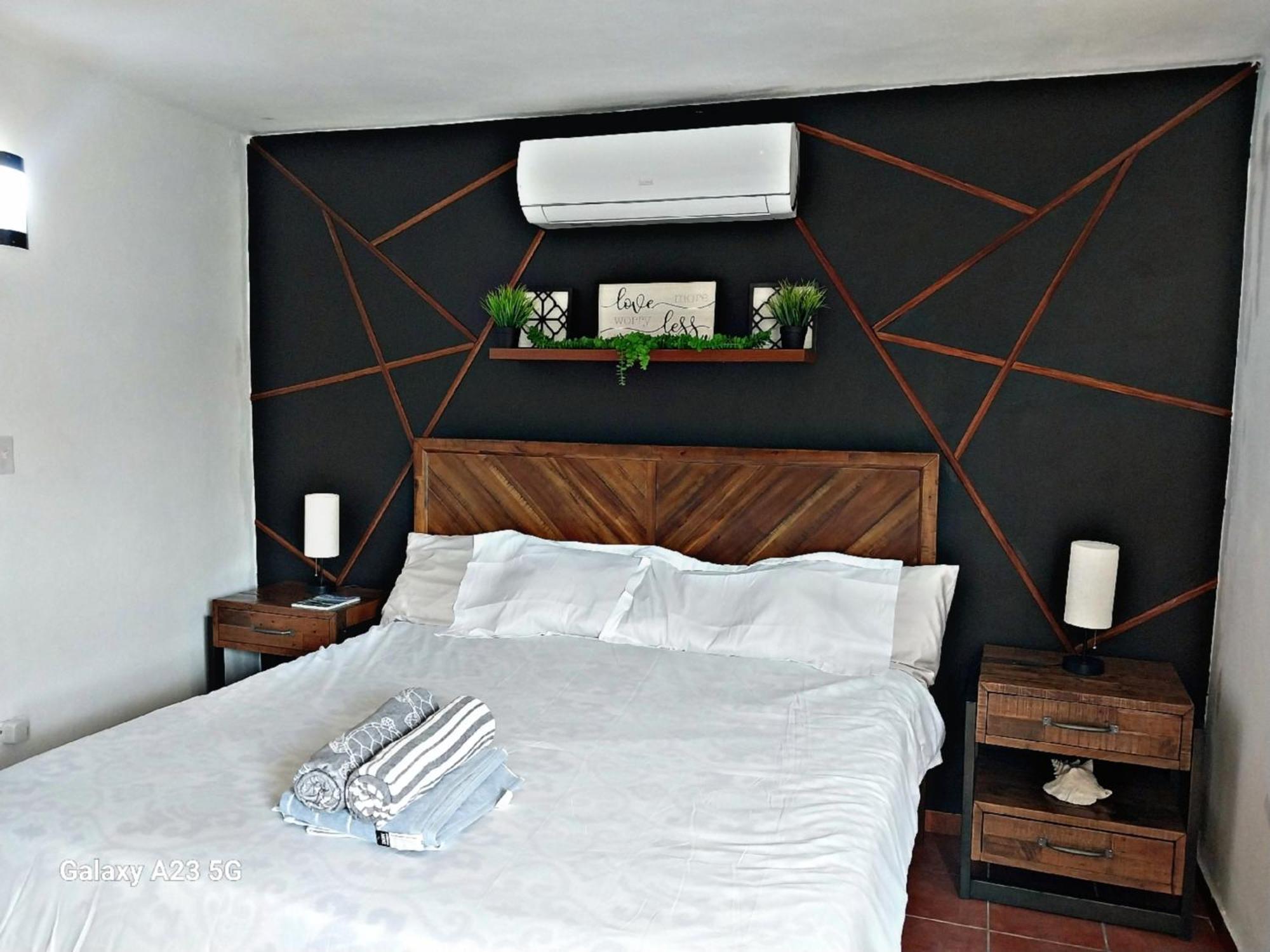 Deluxe In Guest house *