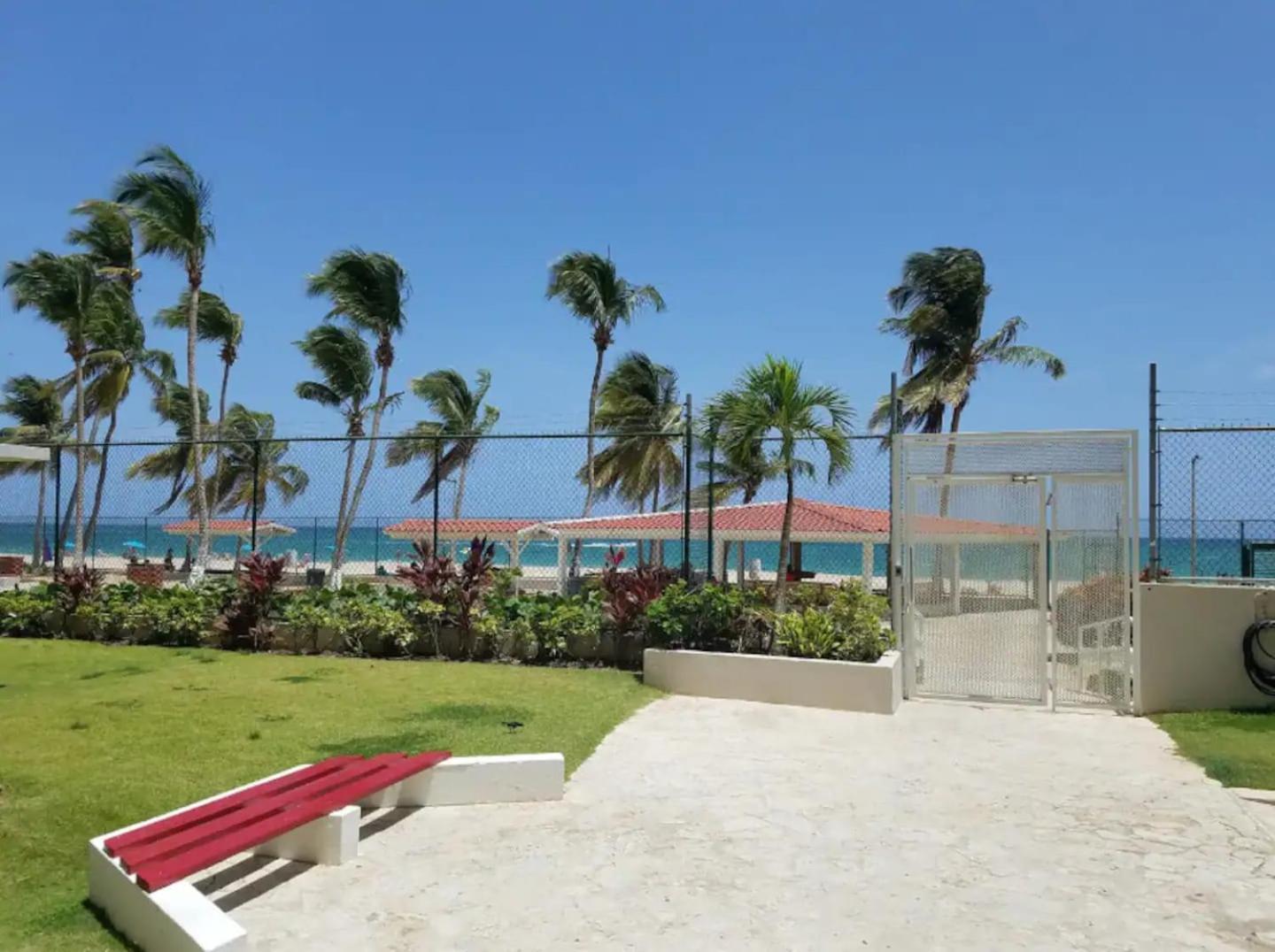 Beachfront Apartment- Near Foxwoods Casino Apartamento