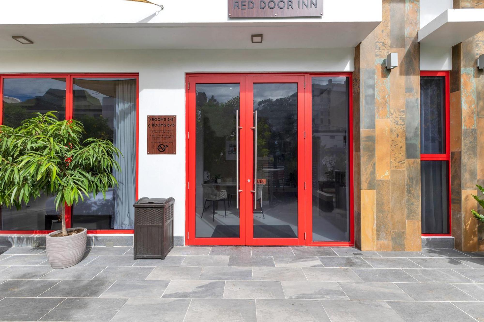Red Door Hotel 2*