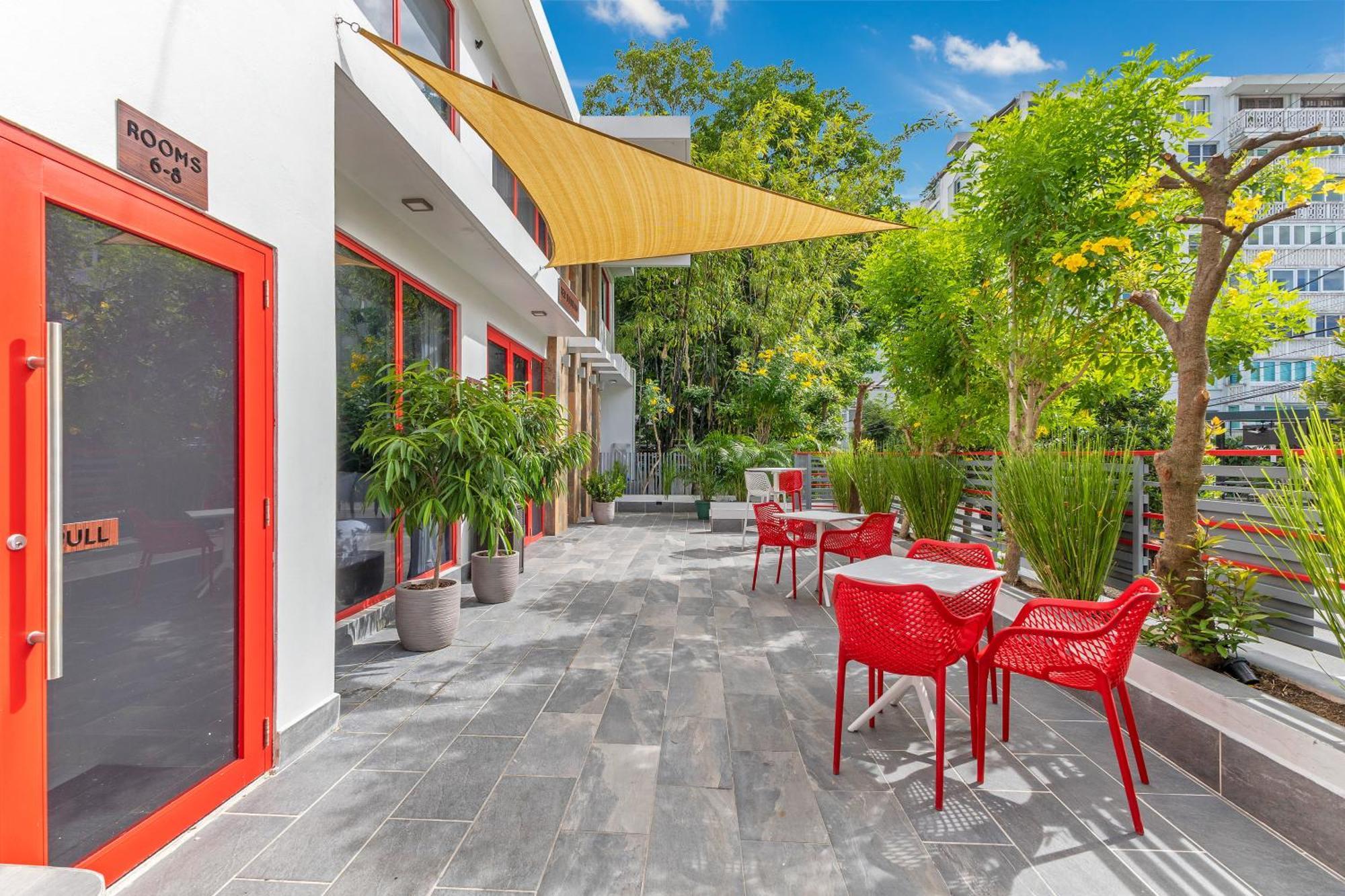 Red Door Hotel 2*