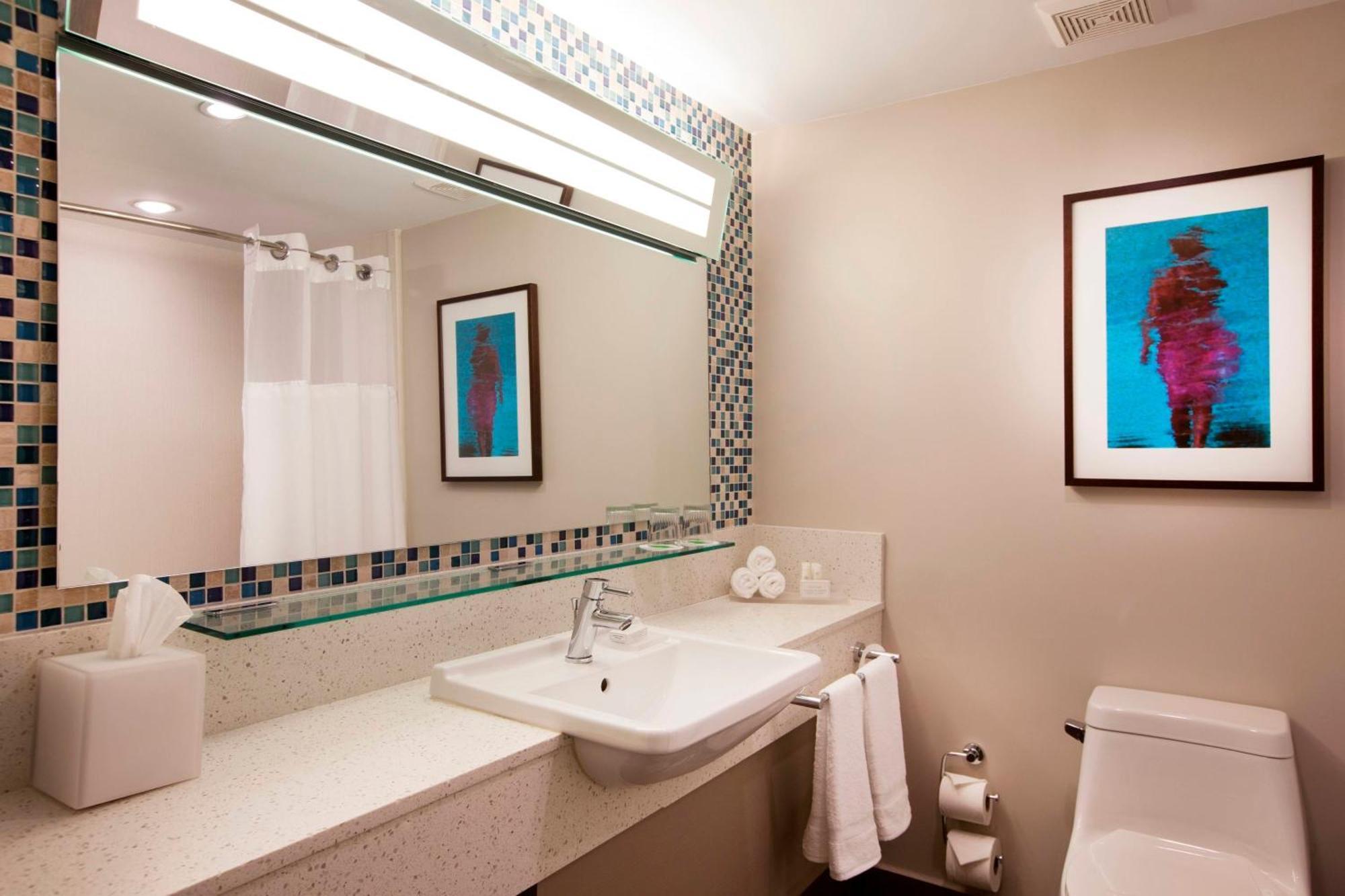 Courtyard By Marriott Isla San Juan