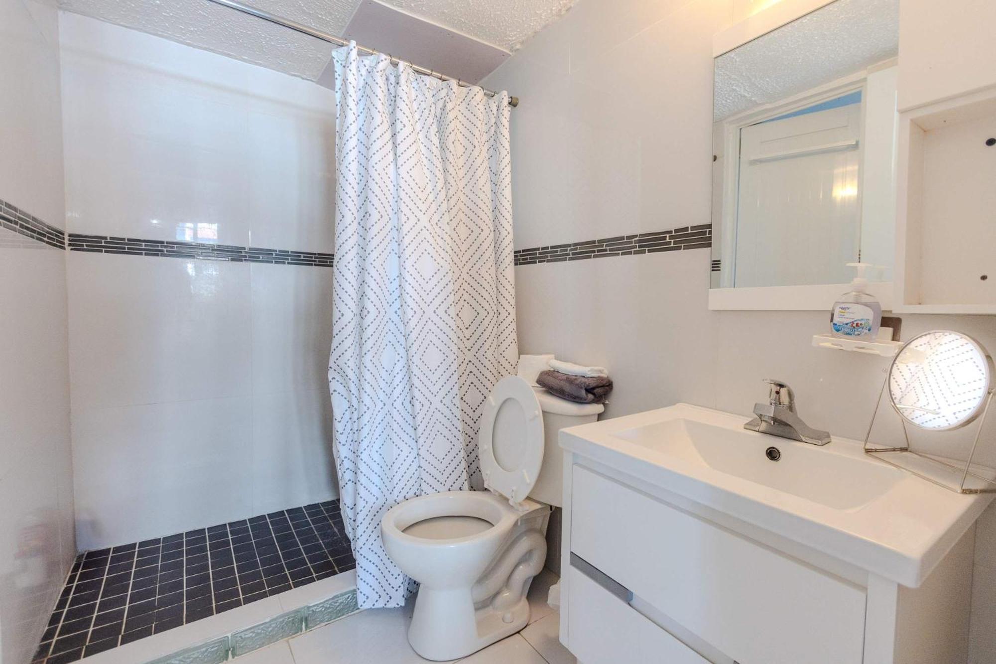 Carolina Beachfront- With Pool & Family Fun! Apartamento *