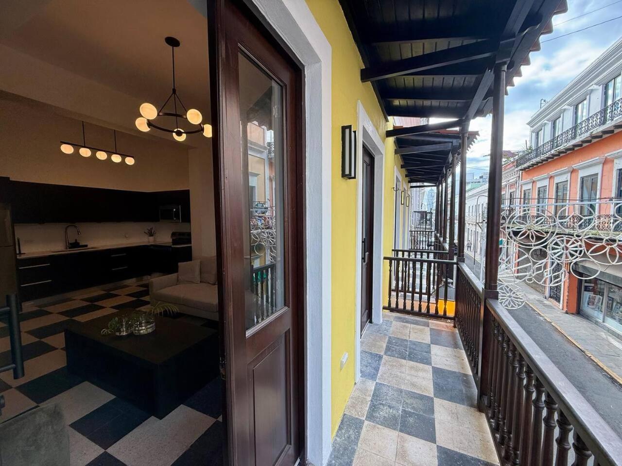Colonial Charm With Balcony Walk To El Morro & Dining Apartamento
