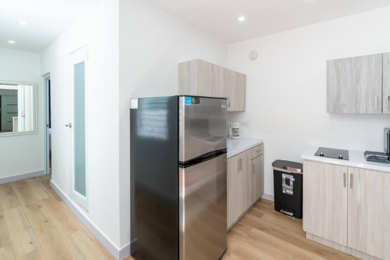 Modern 2-bedroom In Historic Old