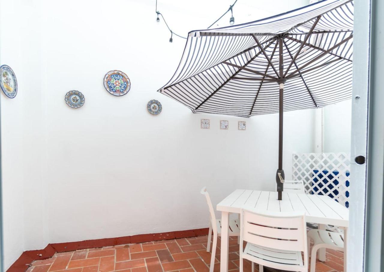 Modern 2-bedroom In Historic Old Apartamento