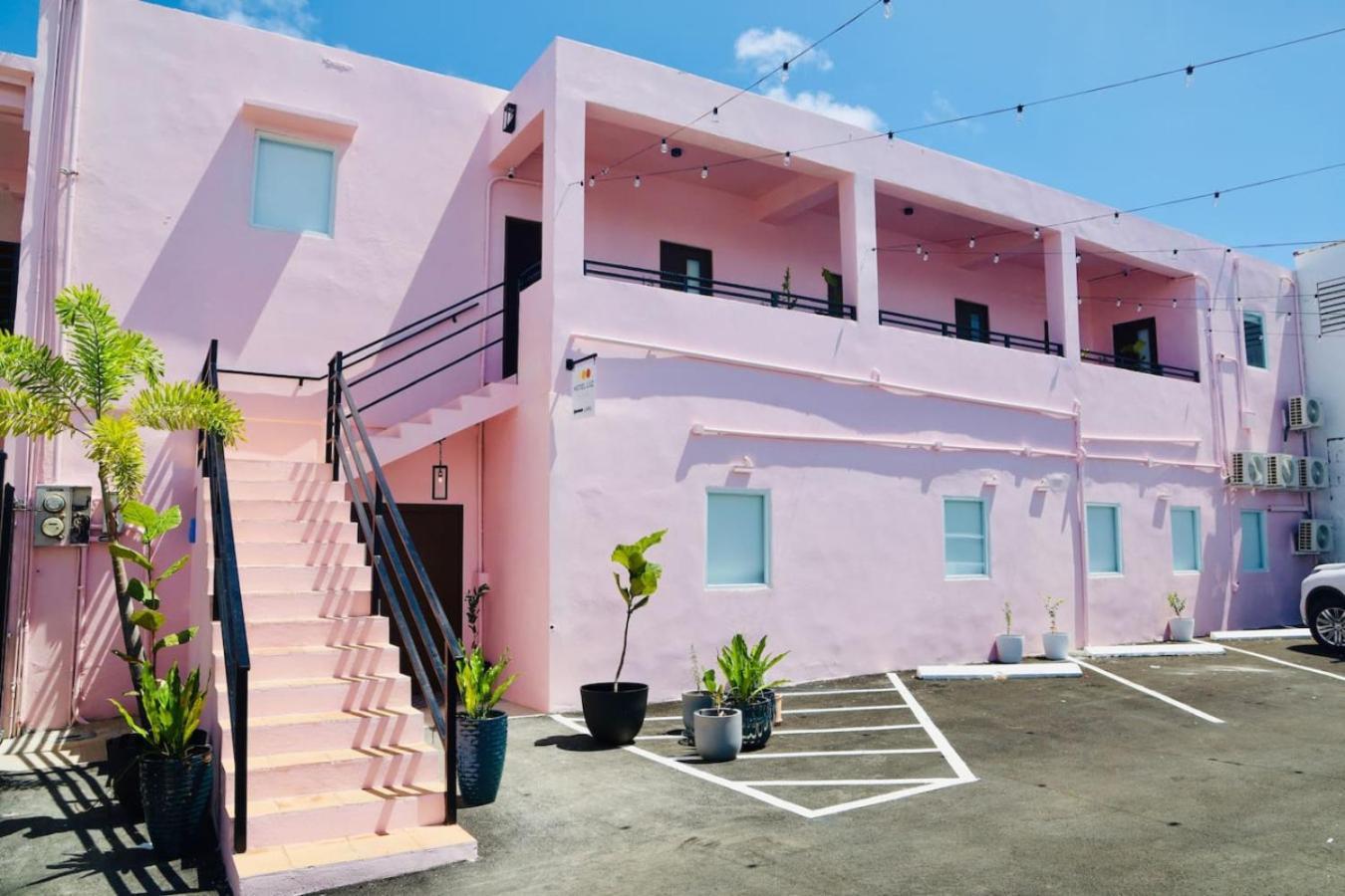 2 Stylish Escape By Calle Cerra Art