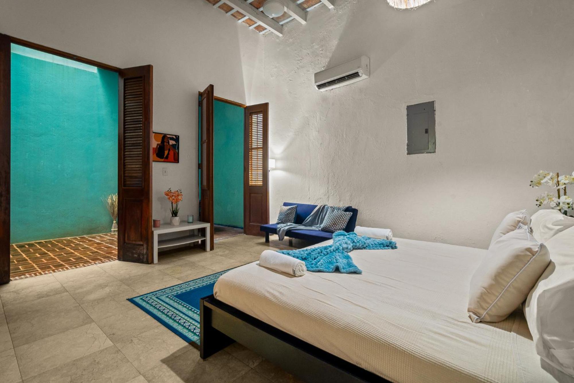 Opal Penthouse - Balcony View - 5 Bedrooms *