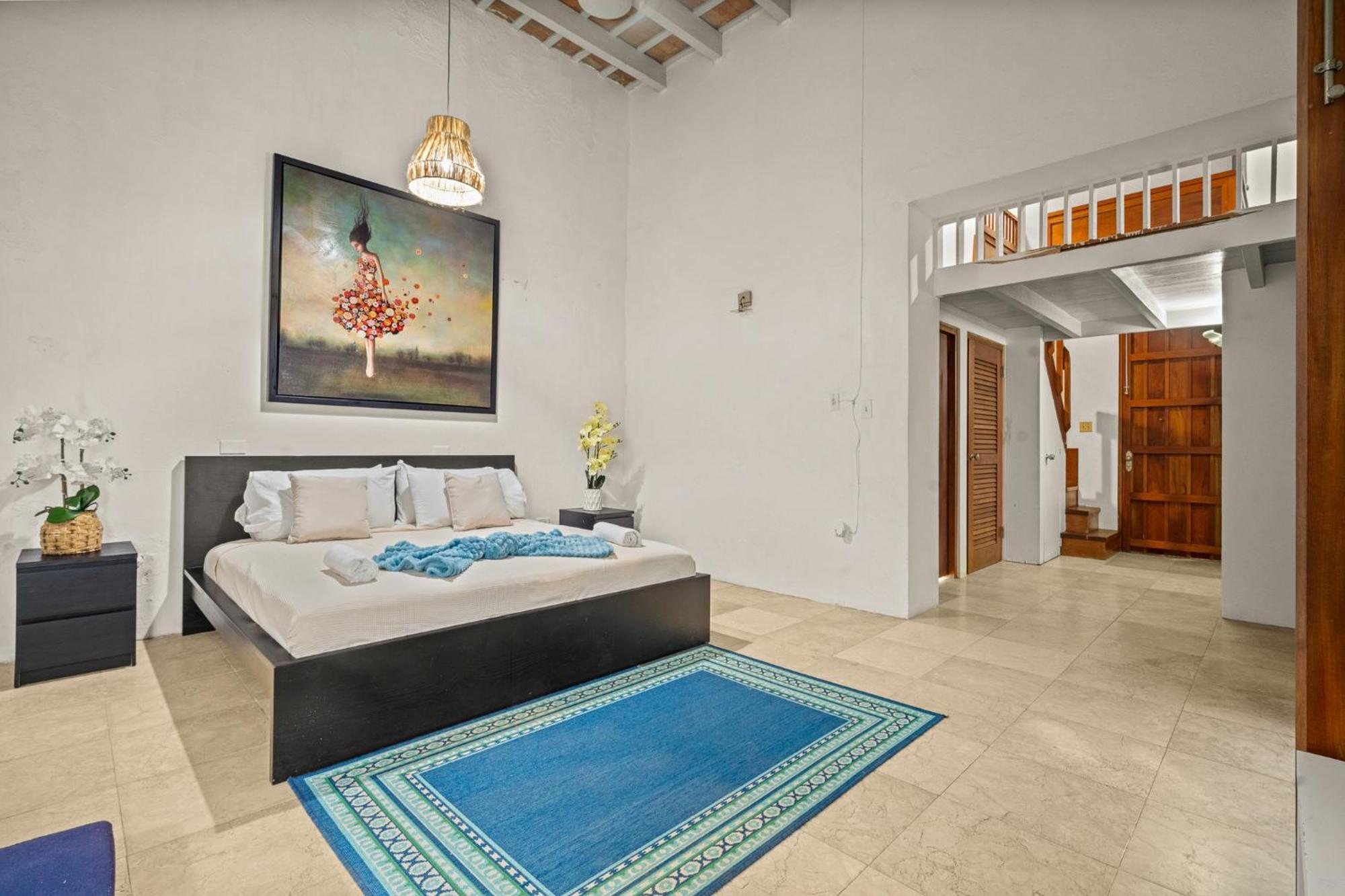 Opal Penthouse - Balcony View - 5 Bedrooms *