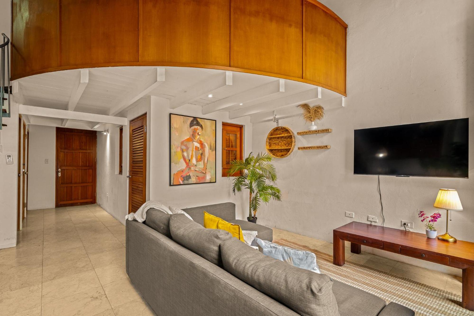 Opal Penthouse - Balcony View - 5 Bedrooms