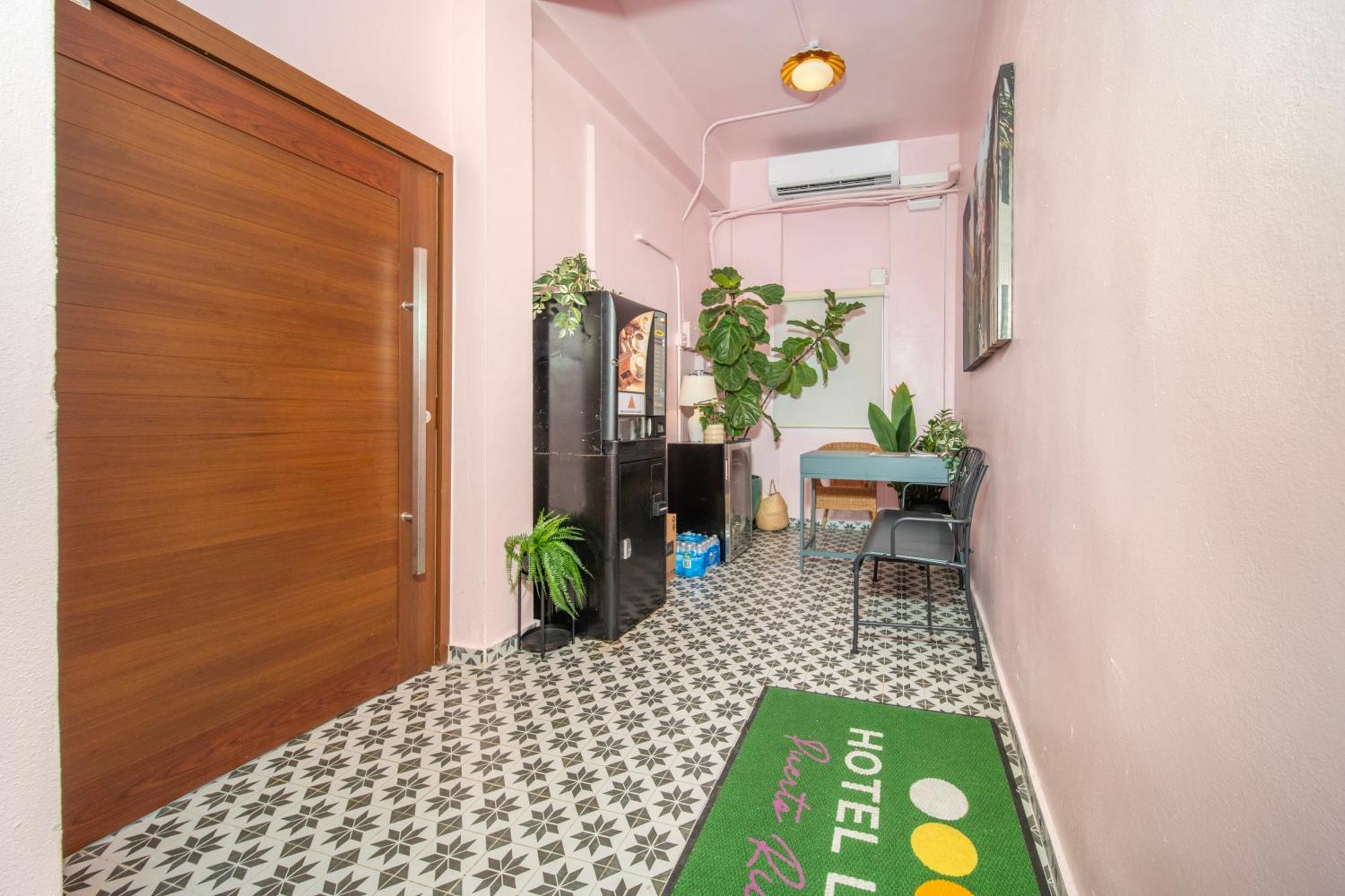 2 Stylish Escape By Calle Cerra Art *