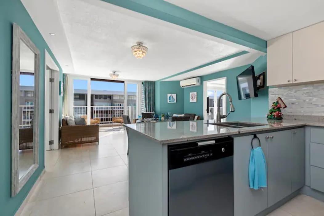 Beachfront Retreat-panoramic Sunrise Views-1 Parking Spot