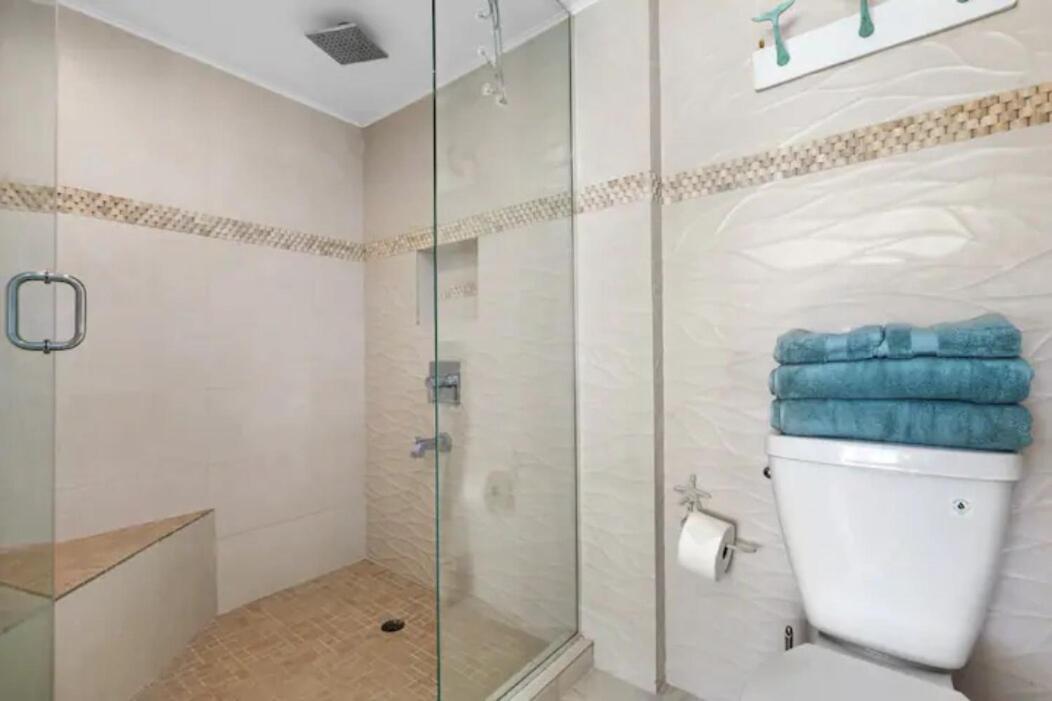 Beachfront Retreat-panoramic Sunrise Views-1 Parking Spot Apartamento