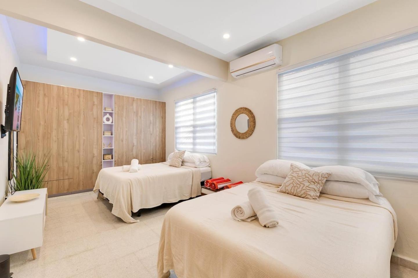 Villa Amazing Group Near Beach, Nightlife For 18 *