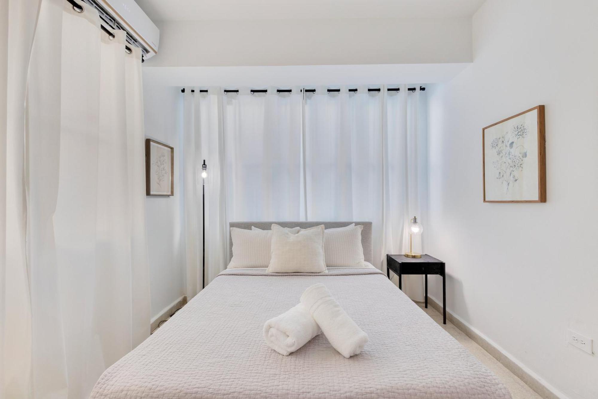 Amazing Group Near Beach, Nightlife For 18 San Juan