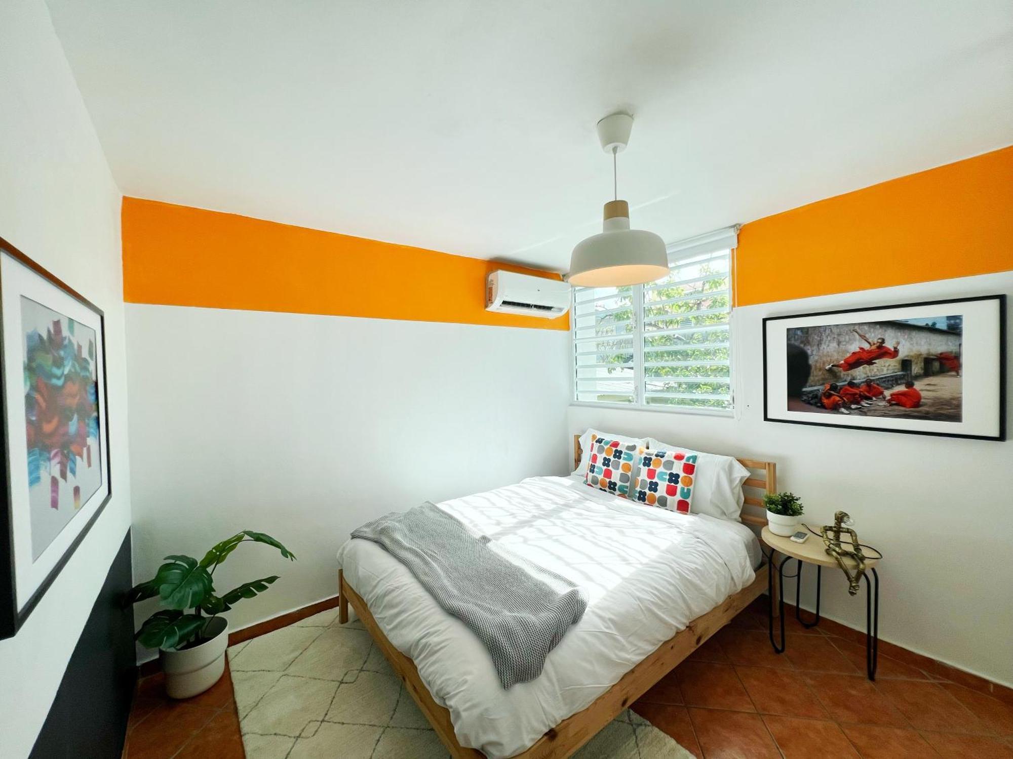 Сasa de vacaciones Spacious 2 Bedroom In San Juan+parking - Steps To San Juan