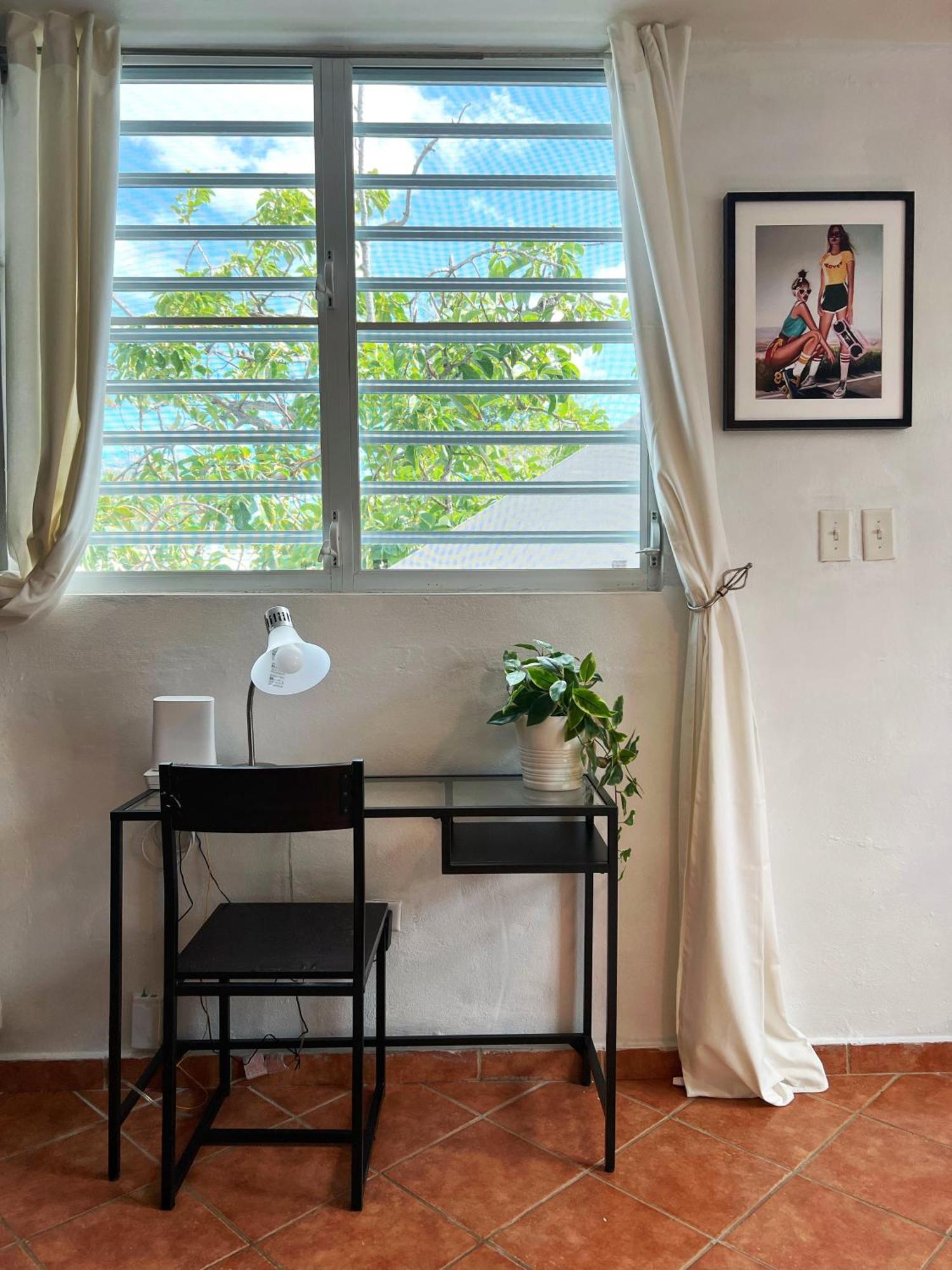 Spacious 2 Bedroom In San Juan+parking - Steps To *