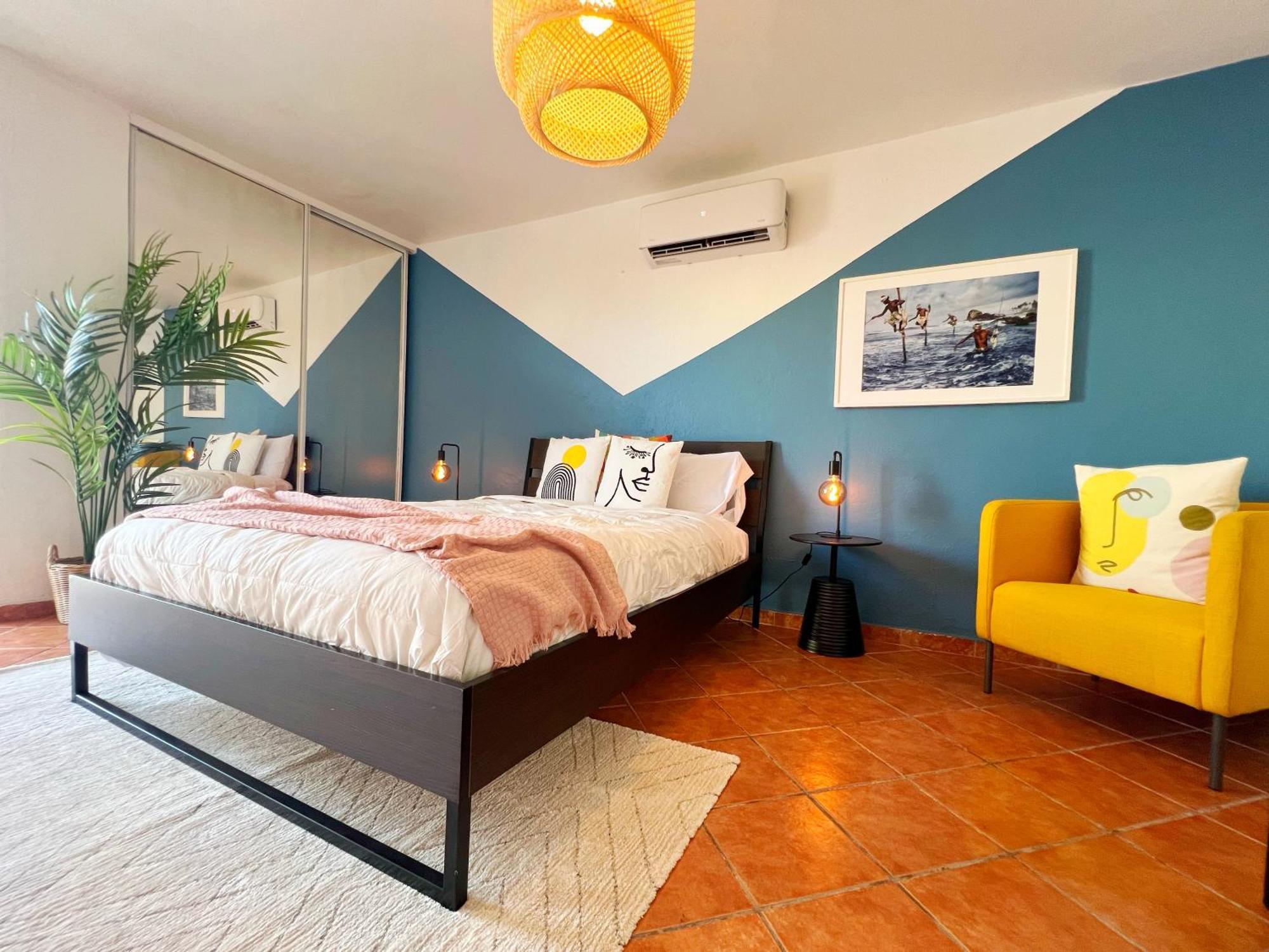 Spacious 2 Bedroom In San Juan+parking - Steps To Сasa de vacaciones