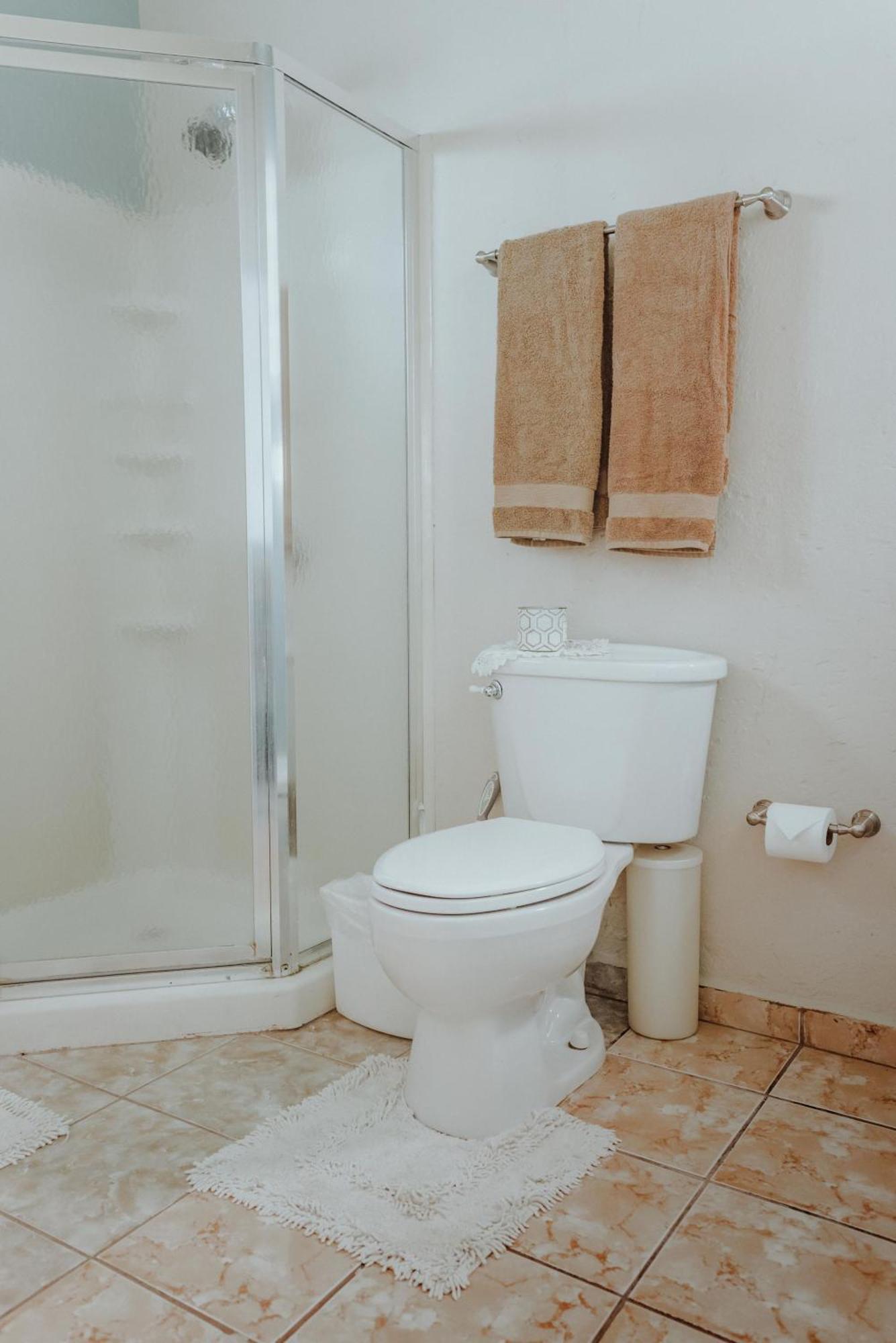 2 Cozy College Student With Ac, Wi-fi, Kitchenette Apartment