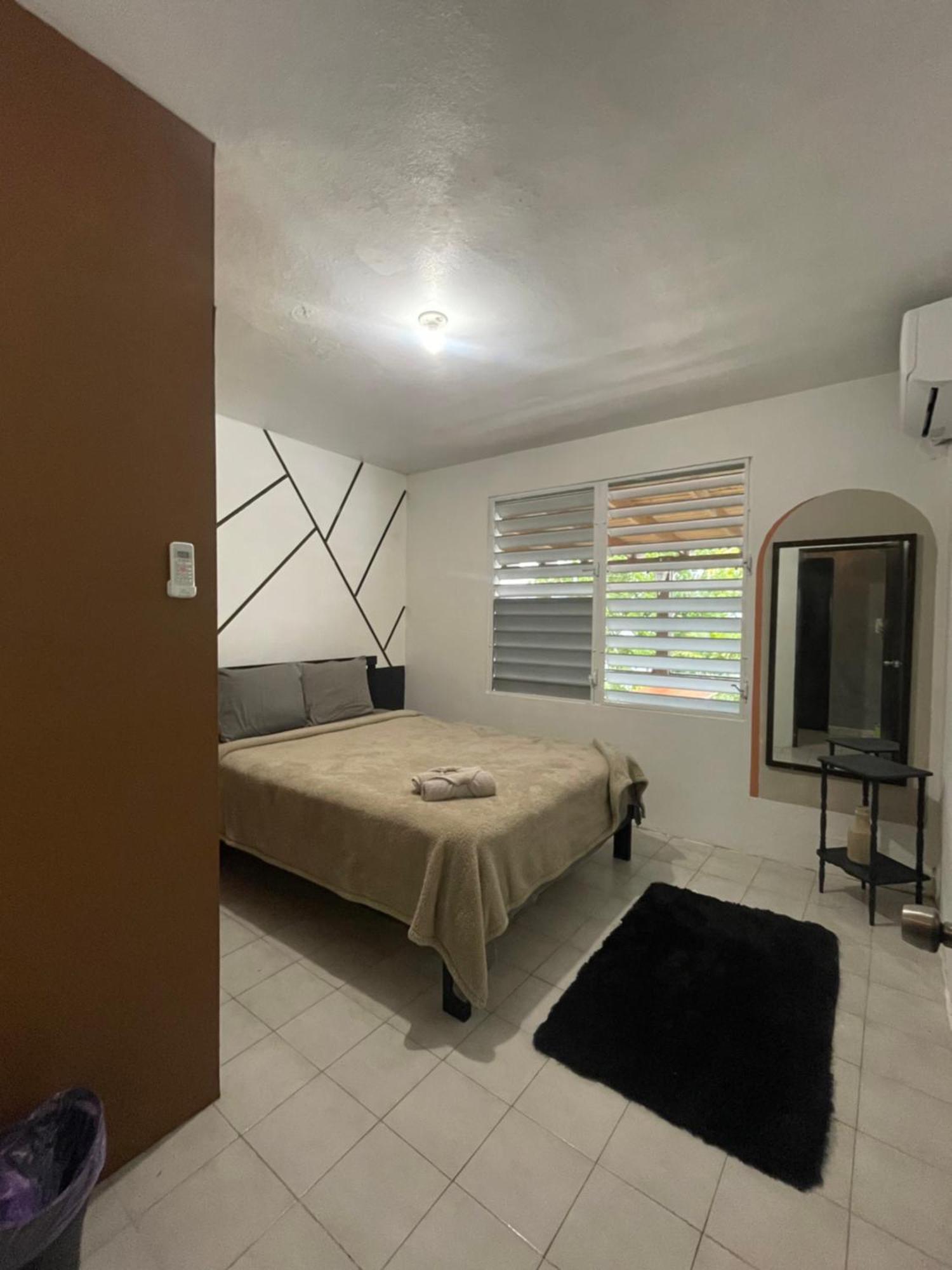 Сasa de vacaciones Big House Next To The Airport
