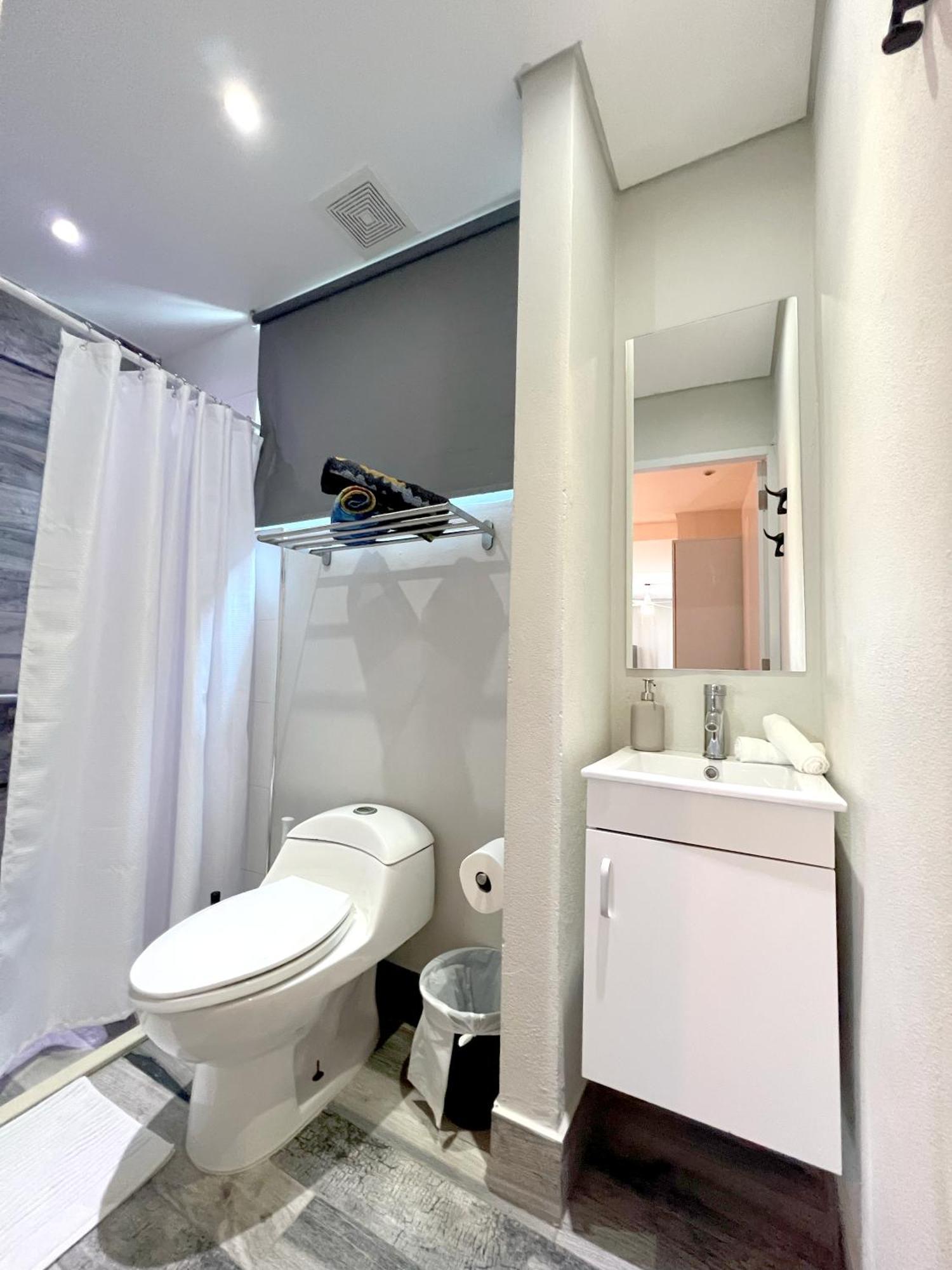 Tapia Haus 103 - Vibes Within Walking Distance Hotel