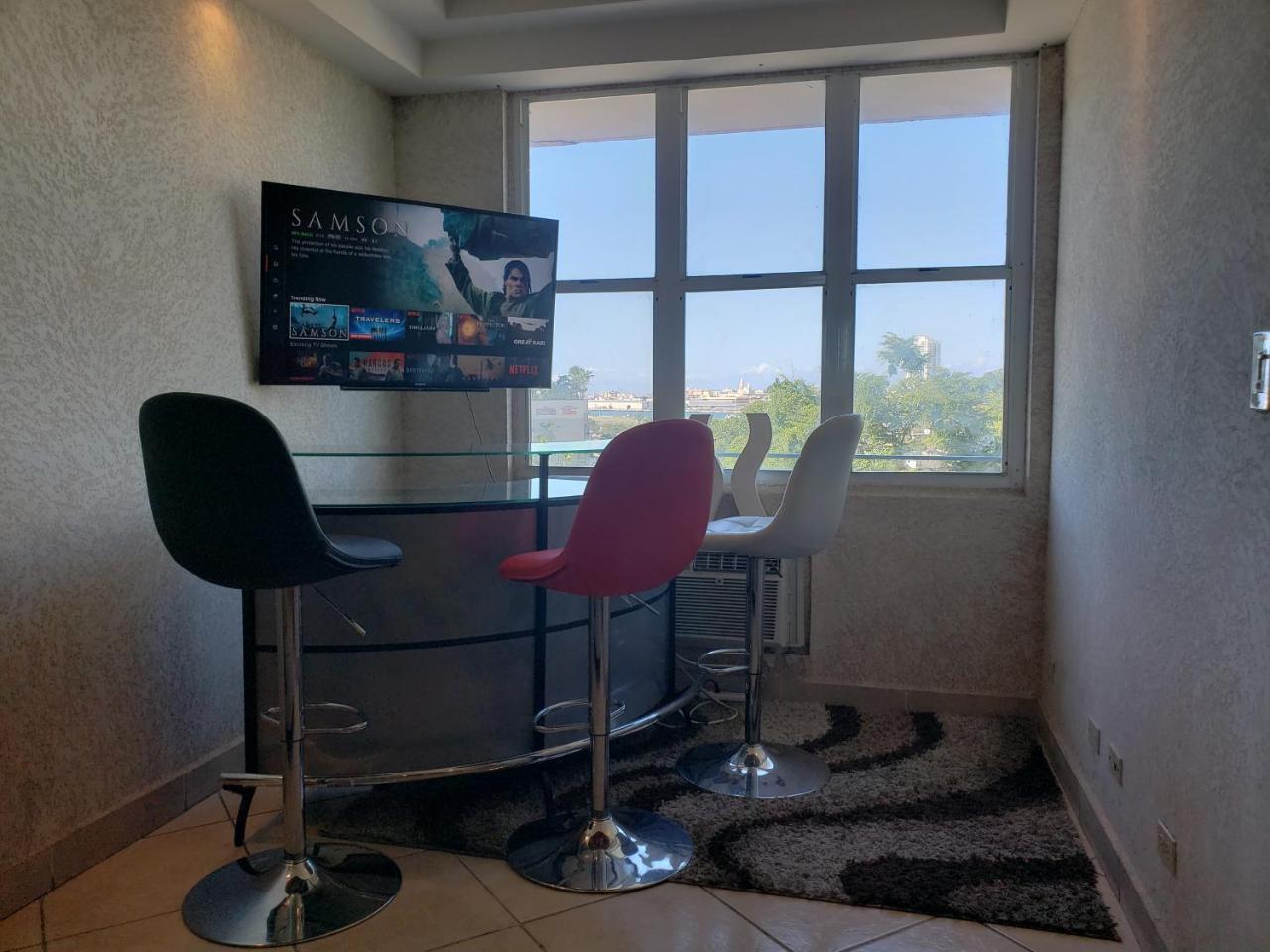 In San Juan, 4 Guests Max, 1 Br-1 Bth, Full Kitchen, Free Internet-parking Apartamento *