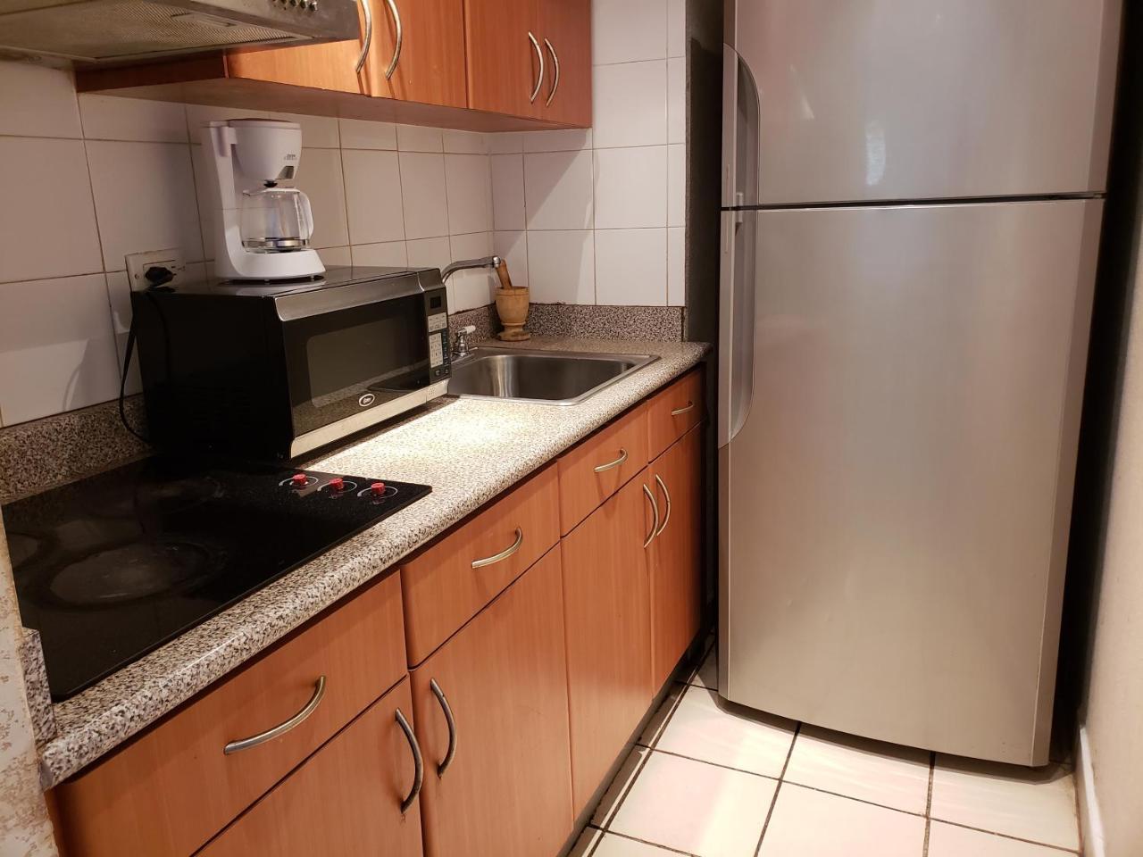 In San Juan, 4 Guests Max, 1 Br-1 Bth, Full Kitchen, Free Internet-parking Apartamento